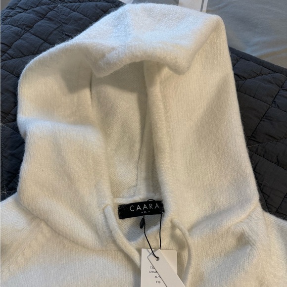 Lovely cream hoodie. NWT size XL - Picture 2 of 4